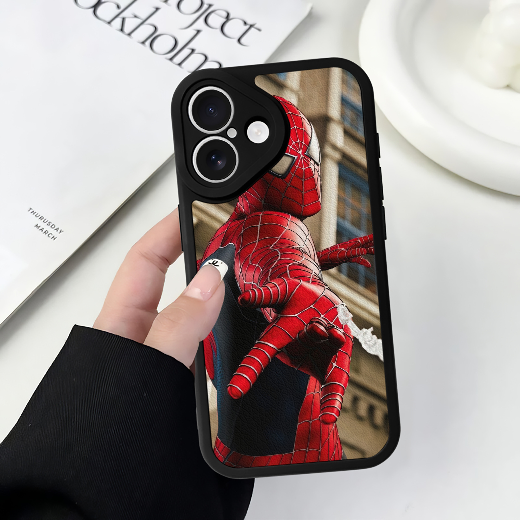 Spider Man スパイダーマン 【iPhone 16シリーズ対応】シリコンスマホケース（レザー調） 材質：シリコン